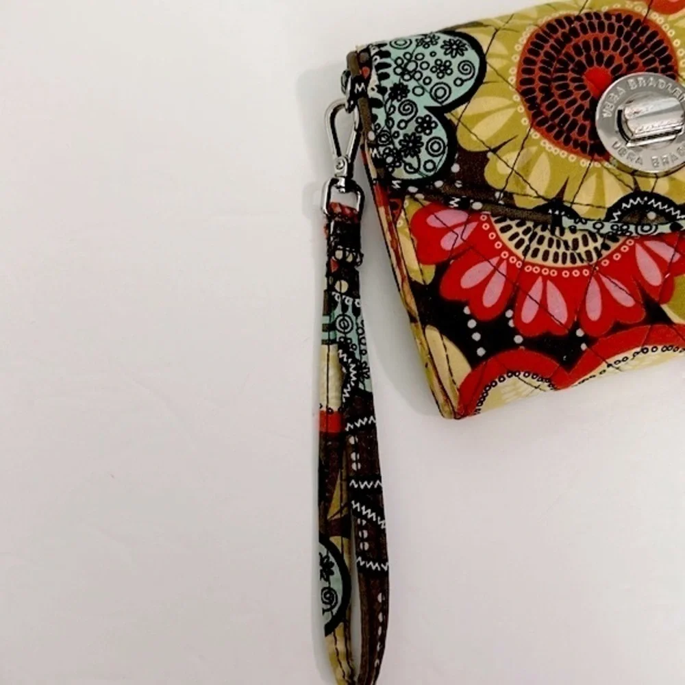 Vera Bradley Flower Shower Turnlock Wristlet EUC
